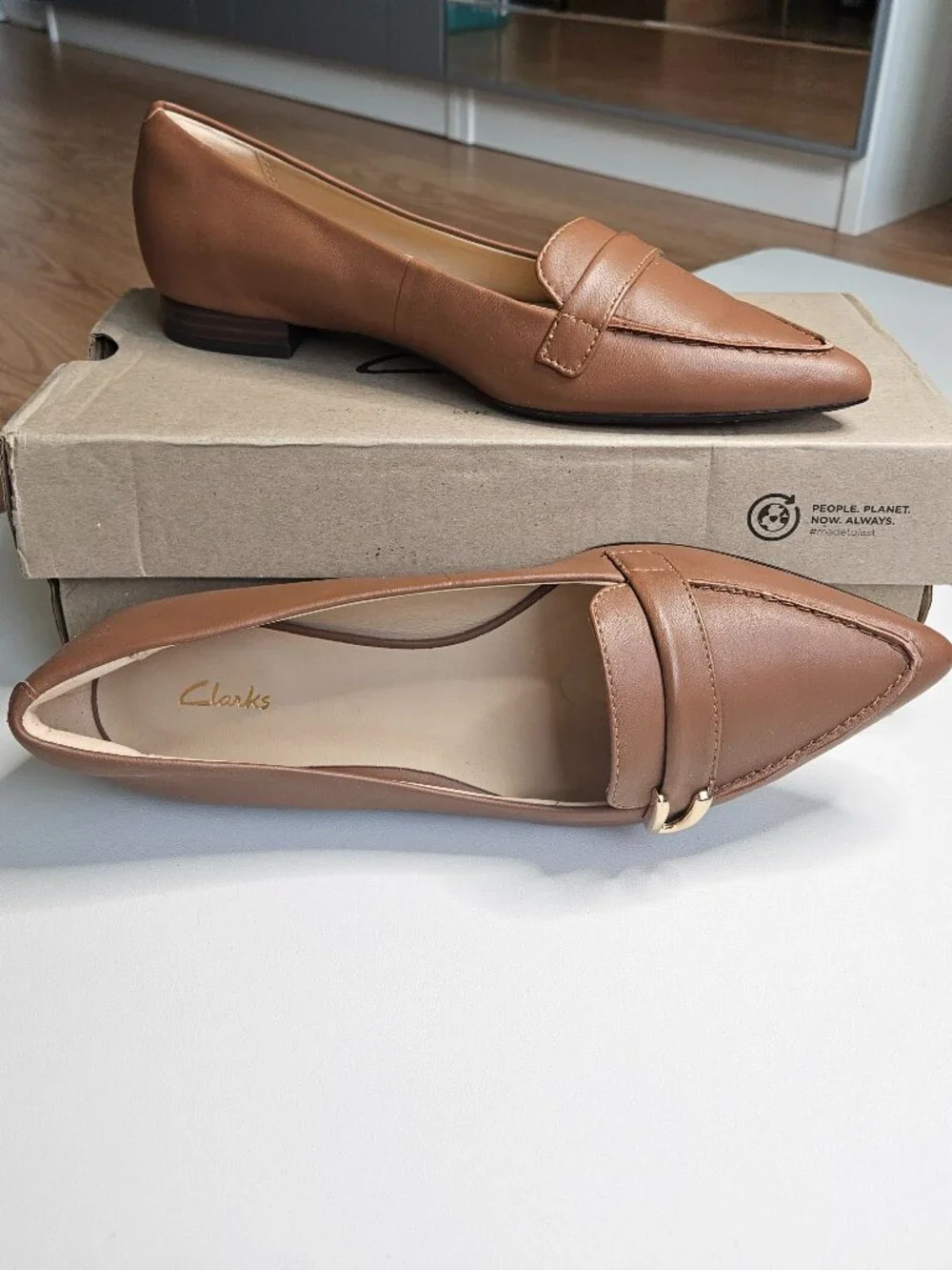 Clarks Laina 15 Buckle Dark Tan Leather Pointed Toe Loafer Flat, 7.5M, NWT
